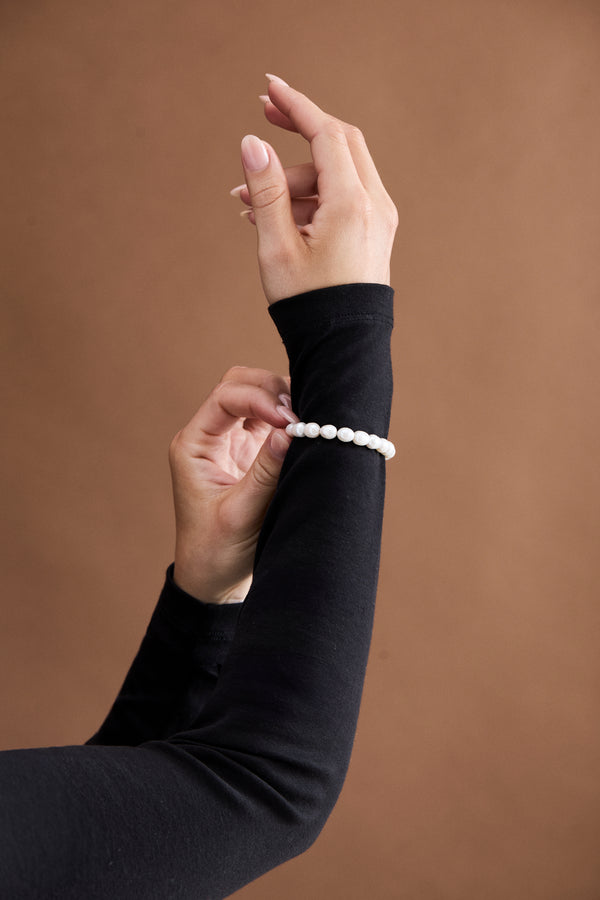 Klas Kiki Pearl Bracelet on model